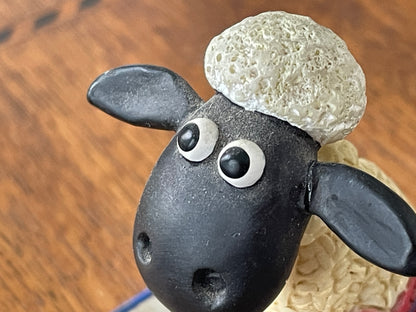 Shaun the Sheep Figurine – Wallace & Gromit Licensed Character Ornament (c.1989) – 7cm