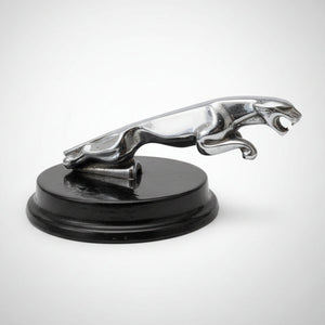 Early Jaguar Bonnet Mascot – Wilmot Breeden Leaping Cat Chrome Emblem (7/10091/1)