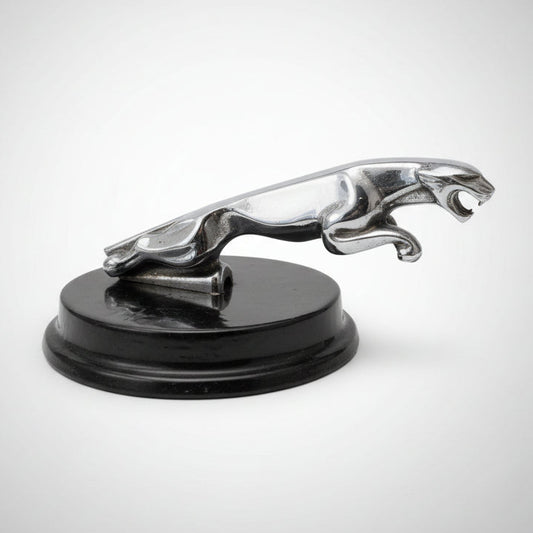 Early Jaguar Bonnet Mascot – Wilmot Breeden Leaping Cat Chrome Emblem (7/10091/1)