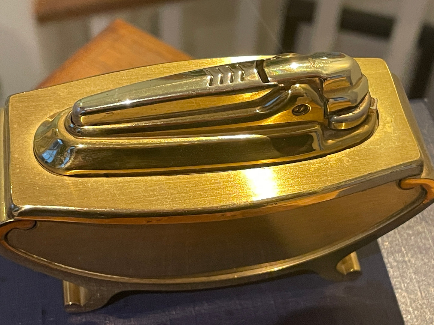 Vintage Ronson Varaflame Table Lighter – Gold Tone Mid Century Desk Lighter with Box (c.1960s)