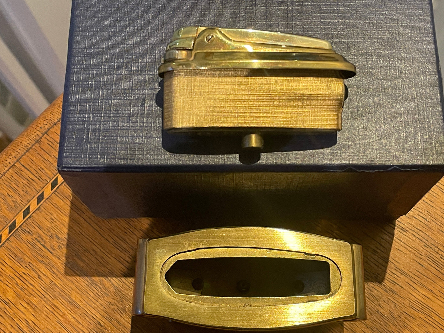 Vintage Ronson Varaflame Table Lighter – Gold Tone Mid Century Desk Lighter with Box (c.1960s)