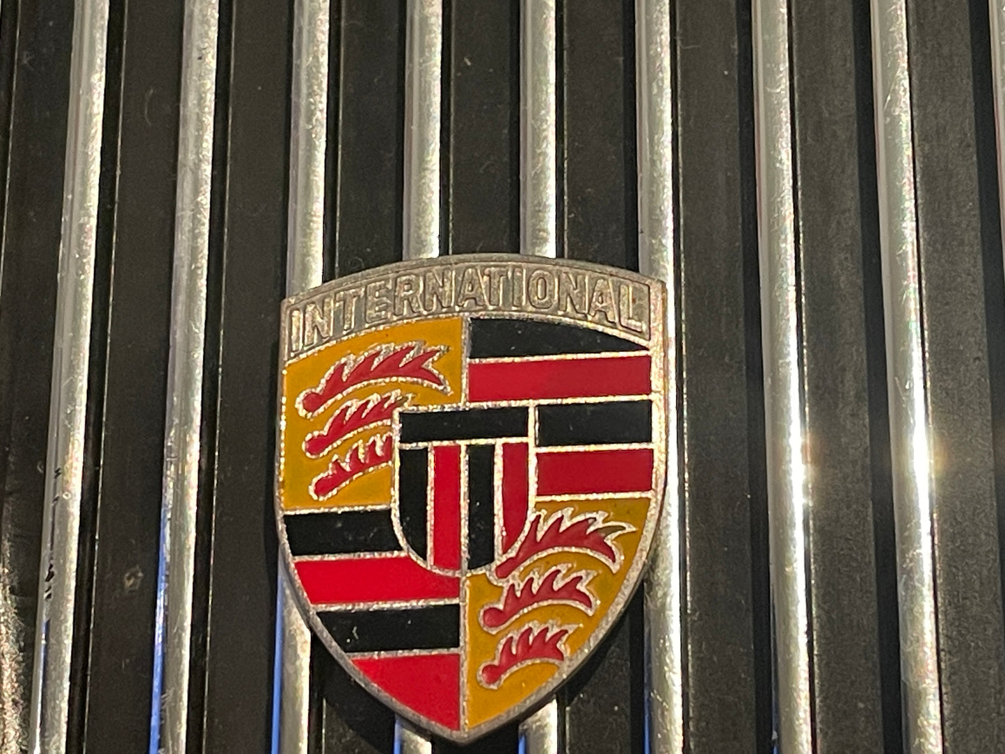 Vintage Jaguar Musical Decanter – Royal London Chrome Grille Barware with Leaping Jaguar Lid (1968)