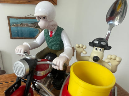 Vintage Wallace and Gromit Rapide-O-Matic Preserves Dispenser – Kingsmill Advertising Figure with Instructions