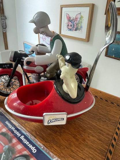 Vintage Wallace and Gromit Rapide-O-Matic Preserves Dispenser – Kingsmill Advertising Figure with Instructions