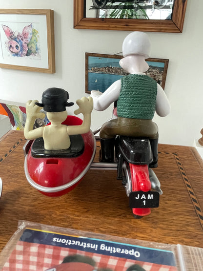 Vintage Wallace and Gromit Rapide-O-Matic Preserves Dispenser – Kingsmill Advertising Figure with Instructions