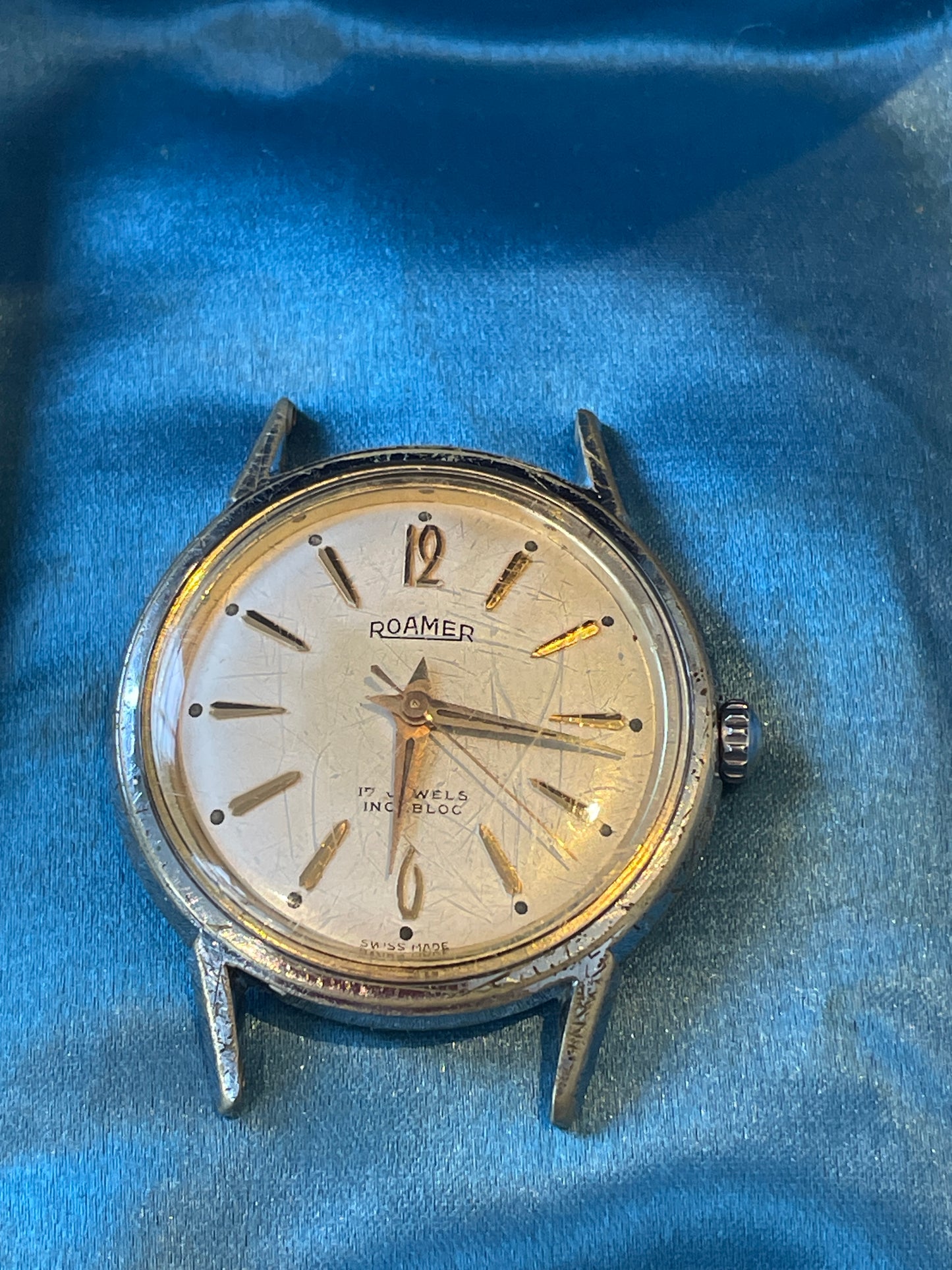 Antique working Roamer Swiss Made 17 Jewel Wristwatch – Incabloc Stainless Steel Back (c.1950s)