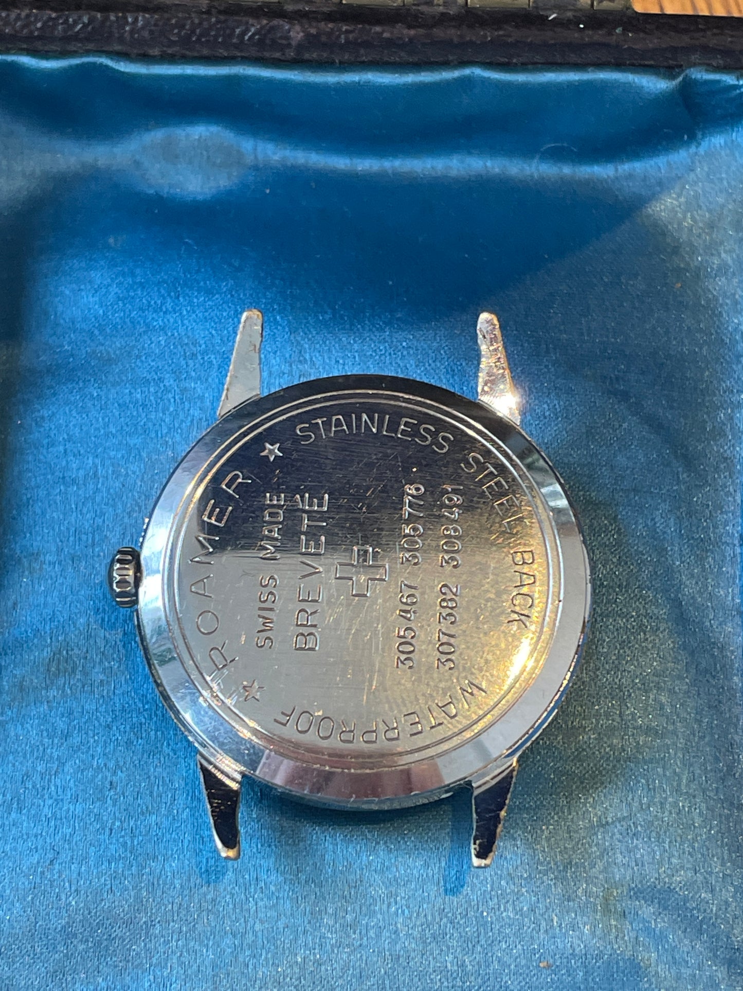 Antique working Roamer Swiss Made 17 Jewel Wristwatch – Incabloc Stainless Steel Back (c.1950s)