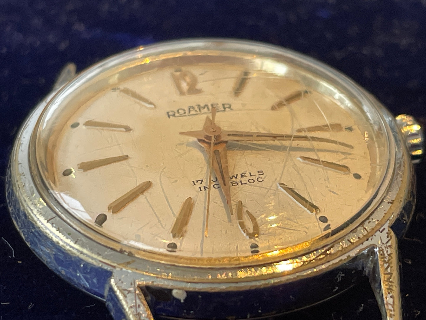 Antique working Roamer Swiss Made 17 Jewel Wristwatch – Incabloc Stainless Steel Back (c.1950s)