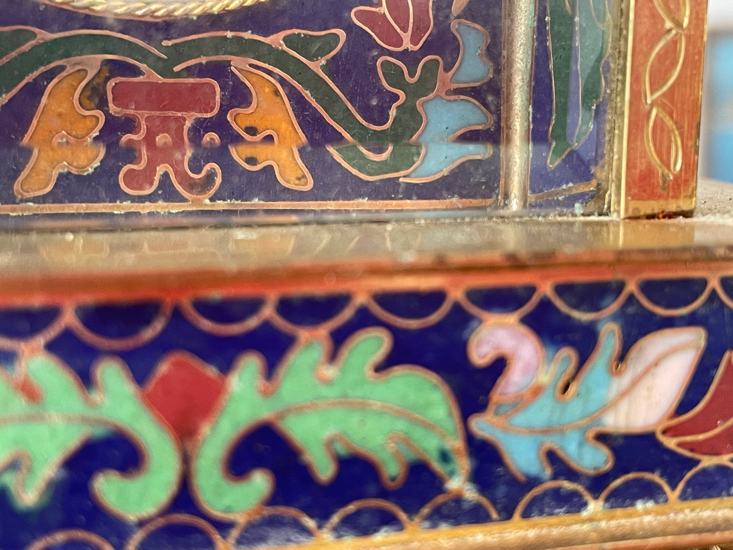 Antique Style Cloisonné Effect Brass and Resin Mantel Clock – Chinese Decorative Temple Form Case (c.1980–1990)