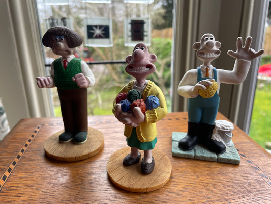 Vintage Wallace and Gromit Topfair Figurines – Comically Repaired Trio, Licensed 1989 Decorative Figures