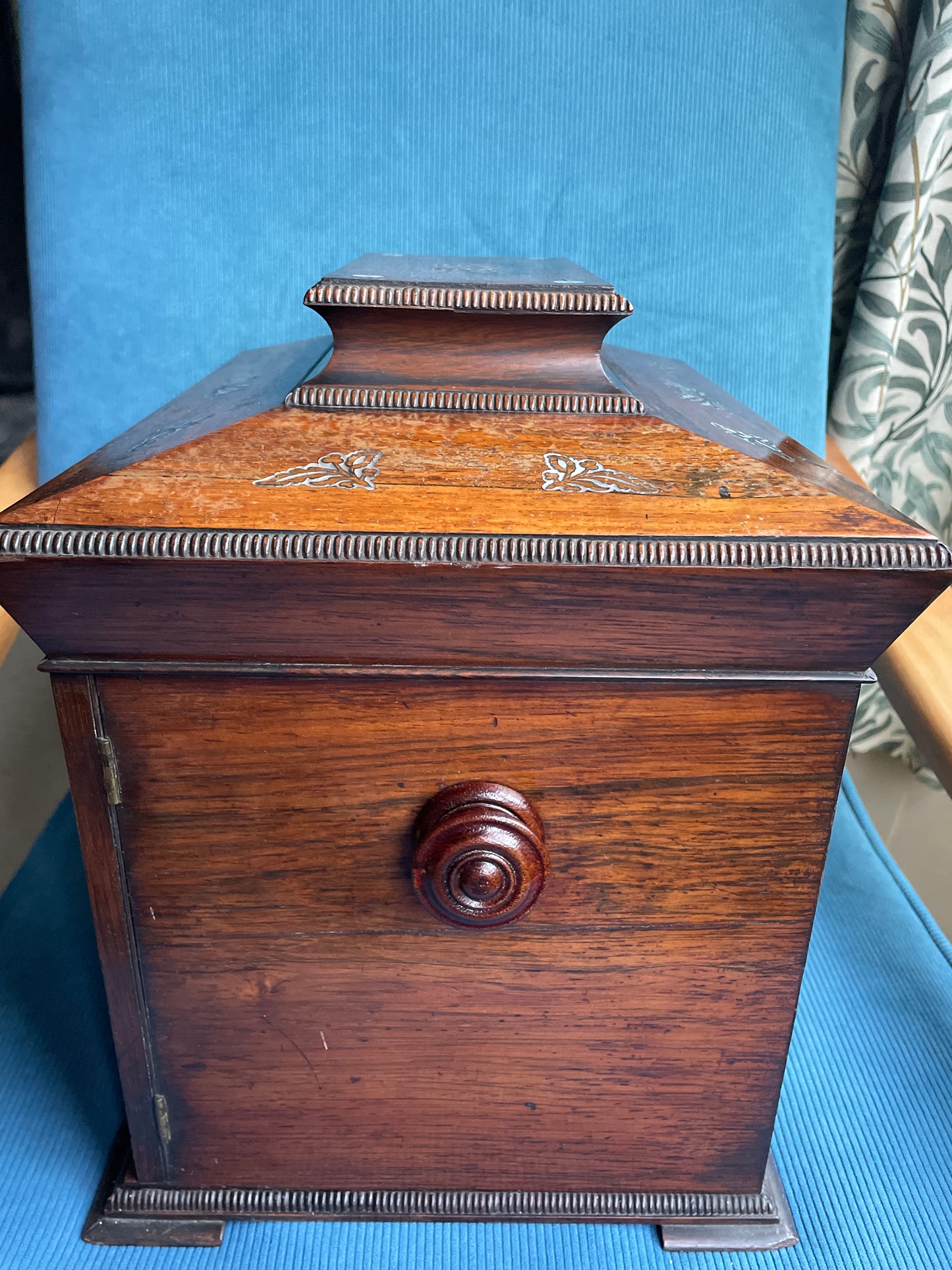 Antique Victorian Rosewood and Mother of Pearl Inlaid Writing Cabinet – Rising Caddy Top with Fitted Interior (c.1870)