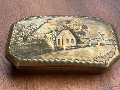 Friesche Koper Kunst embossed brass/copper hinged tobacco tin - Frisian copper art 10.5cm wide