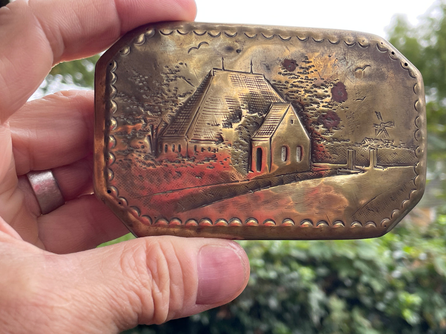 Friesche Koper Kunst embossed brass/copper hinged tobacco tin - Frisian copper art 10.5cm wide