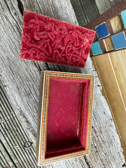 Anglo Indian Sadeli jewellery box 1920's with ruched velvet interior 17cm wide