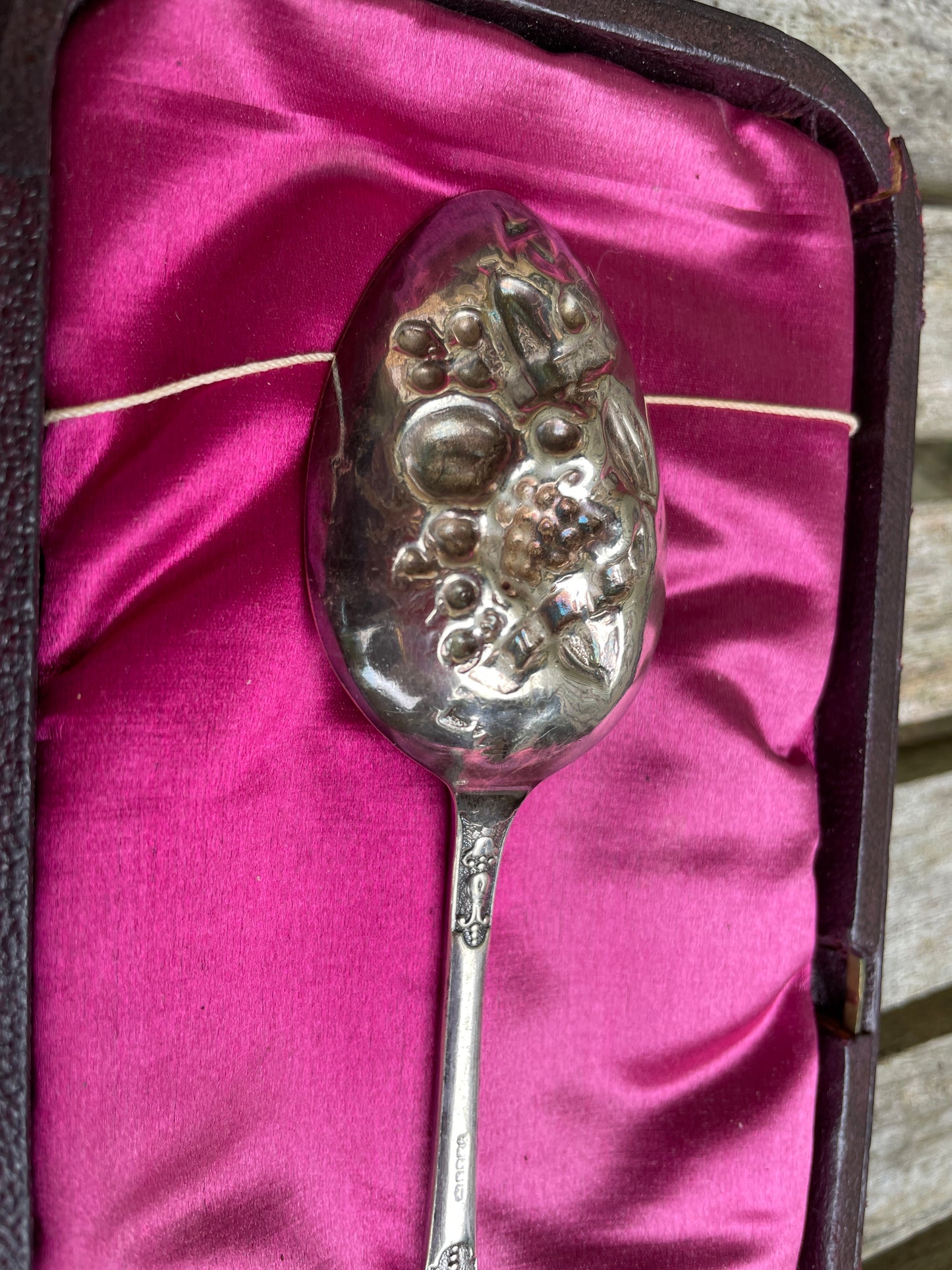 Pair of 925 silver hallmarked berry spoons in original velvet lined case c1910