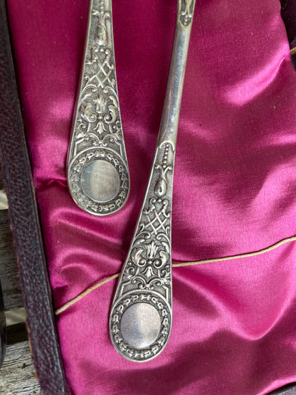 Pair of 925 silver hallmarked berry spoons in original velvet lined case c1910