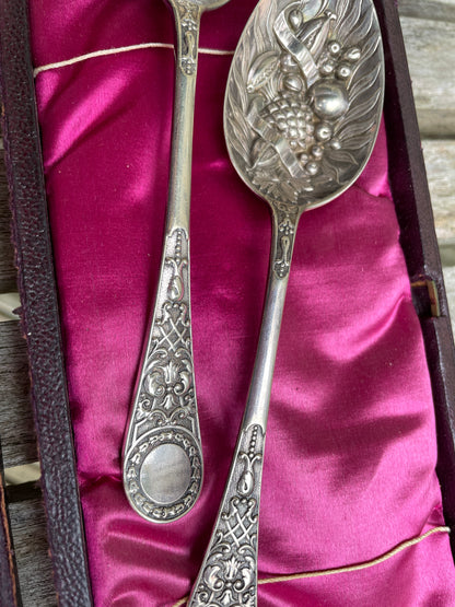 Pair of 925 silver hallmarked berry spoons in original velvet lined case c1910