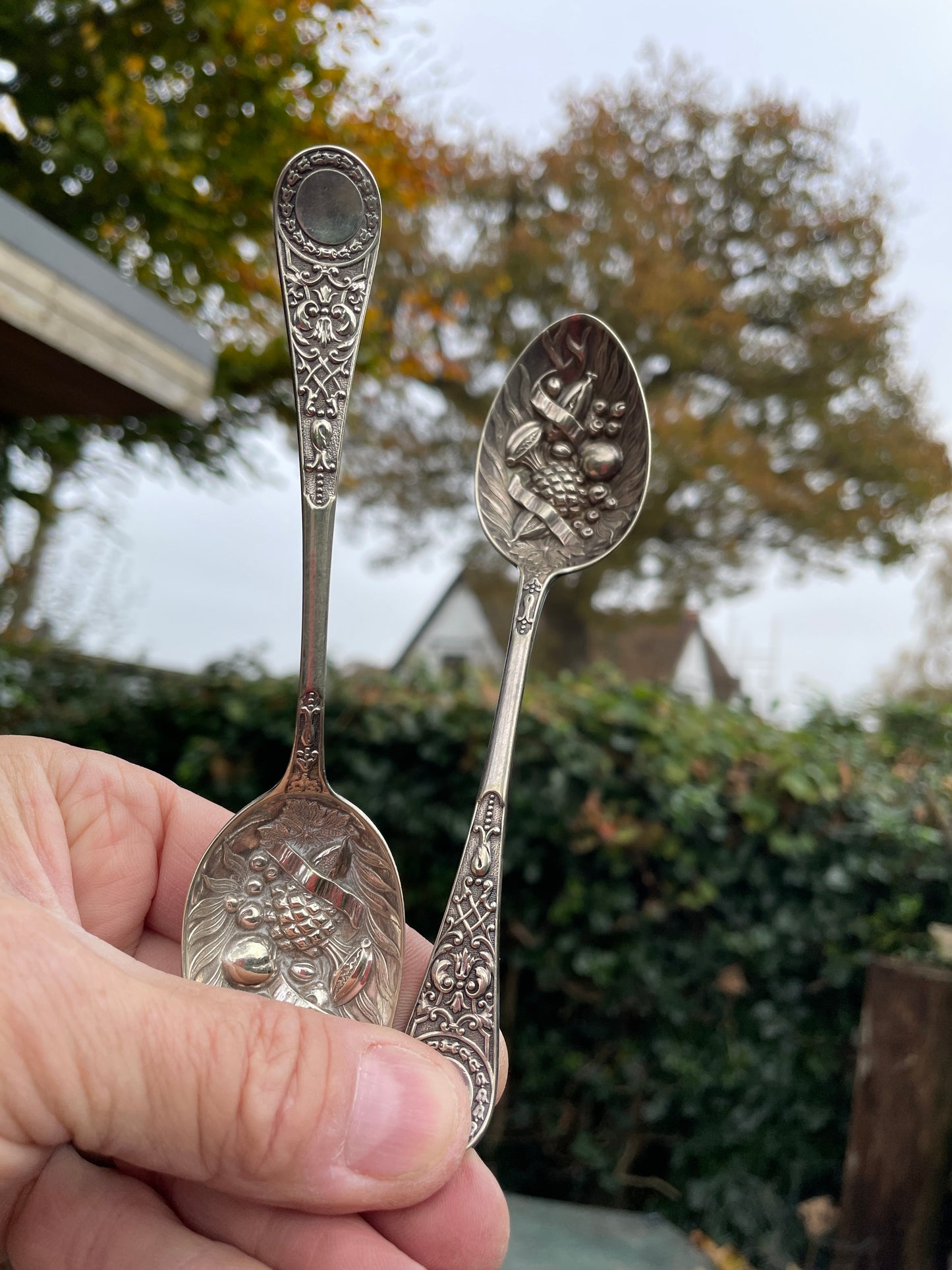 Pair of 925 silver hallmarked berry spoons in original velvet lined case c1910