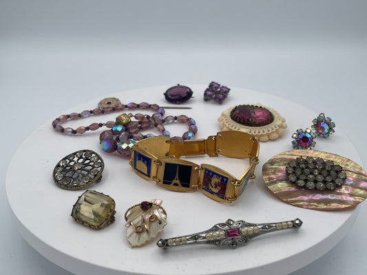 Vintage Costume Jewellery Collection Brooches Necklaces Earrings & Decorative Jewellery