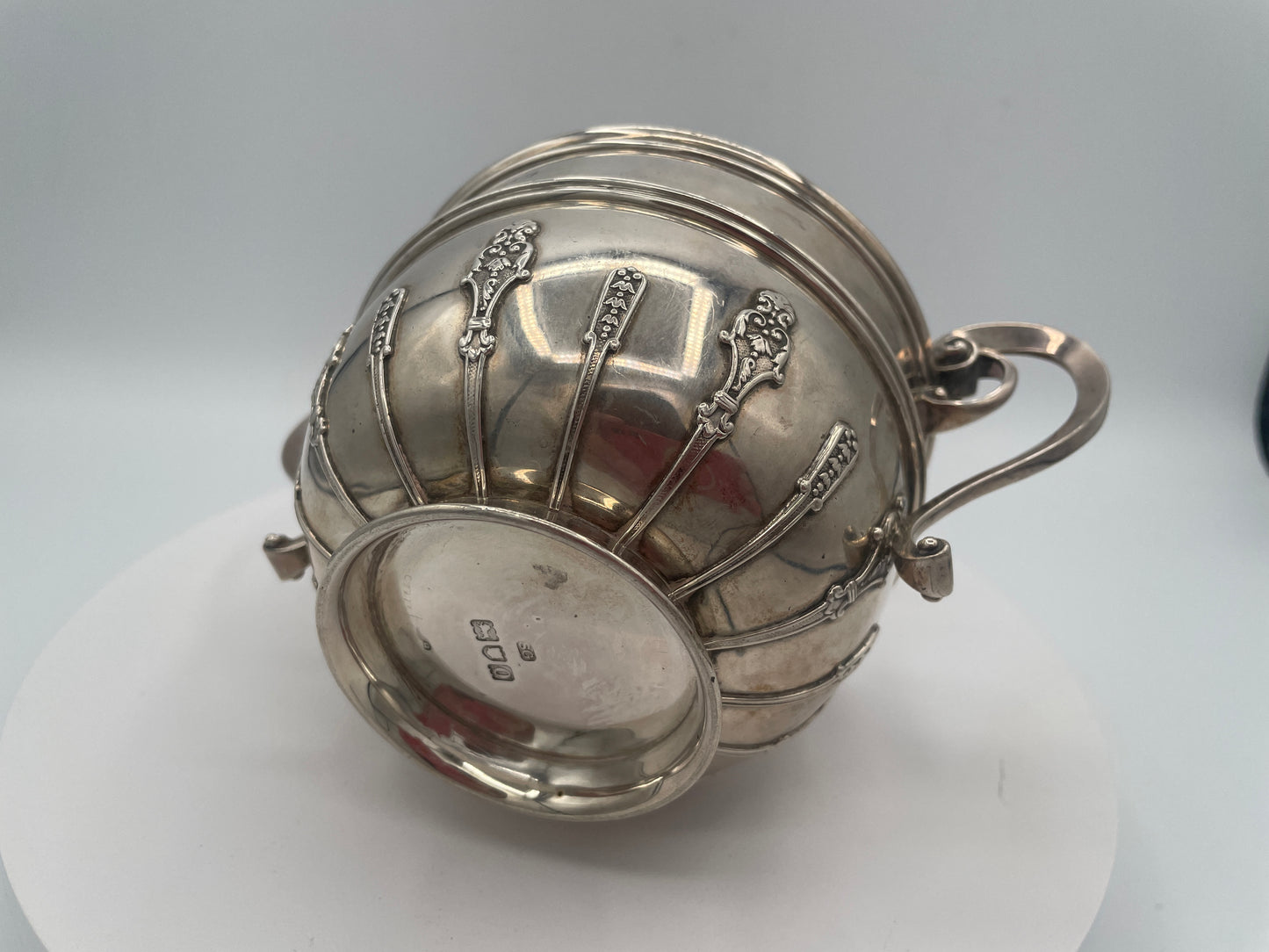Edwardian Garrard Solid Silver Sugar Bowl – London 1909 – 316g