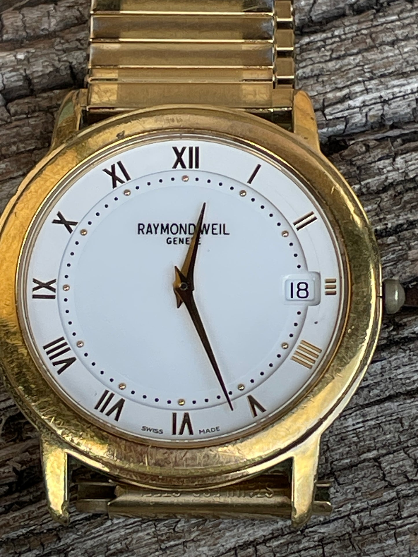 Vintage Raymond Weil Geneve 18k gold plated Unisex Swiss Seven jewel Quartz movement watch