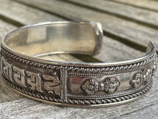 Handcrafted burnished silver ethnic bangle from Northern India 39g