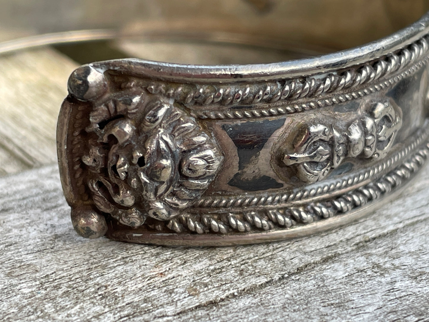 Handcrafted burnished silver ethnic bangle from Northern India 39g