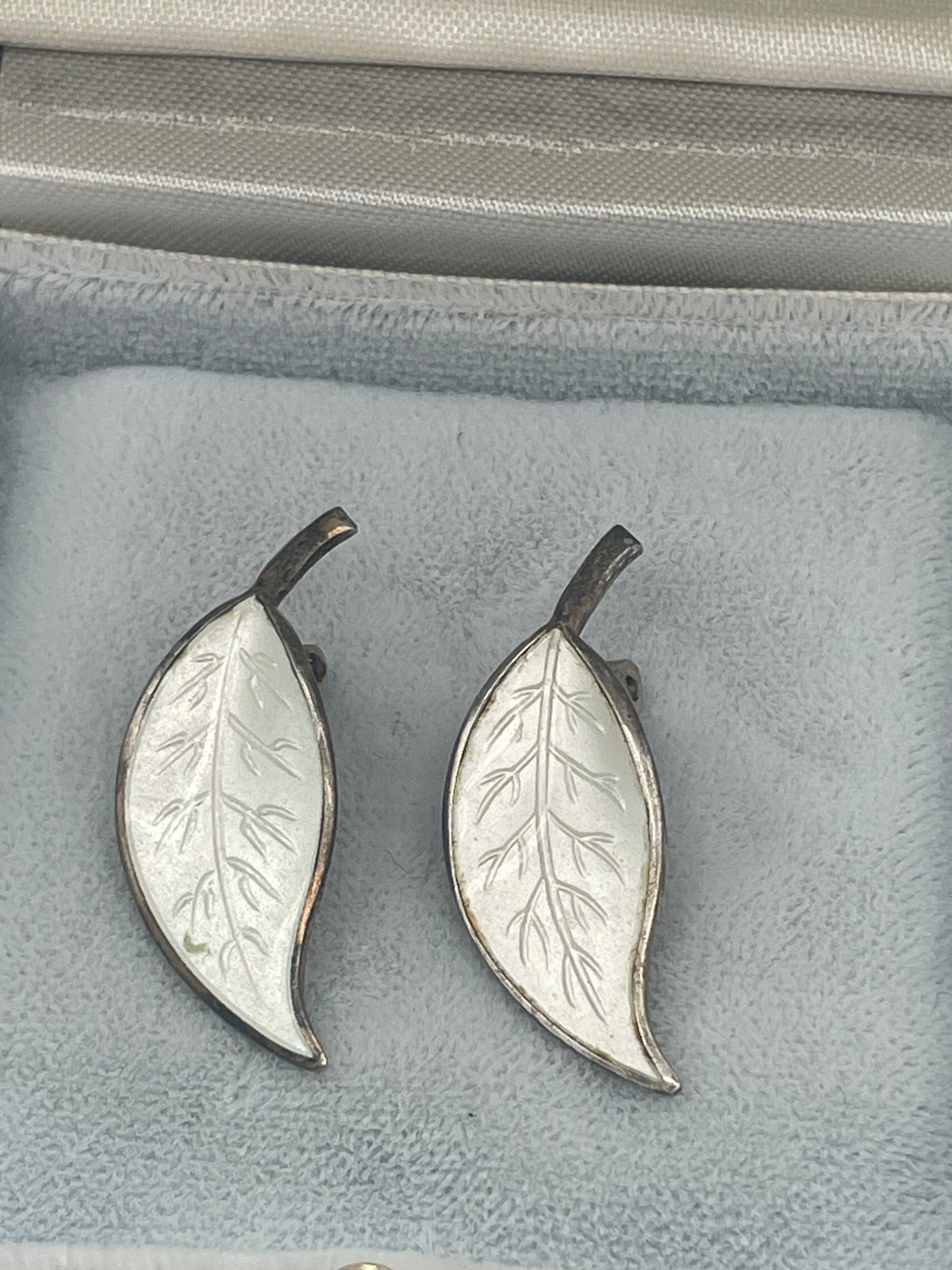 Vintage David-Andersen White Enamel Leaf Clip Earrings by Willy Winnaess, c.1950s