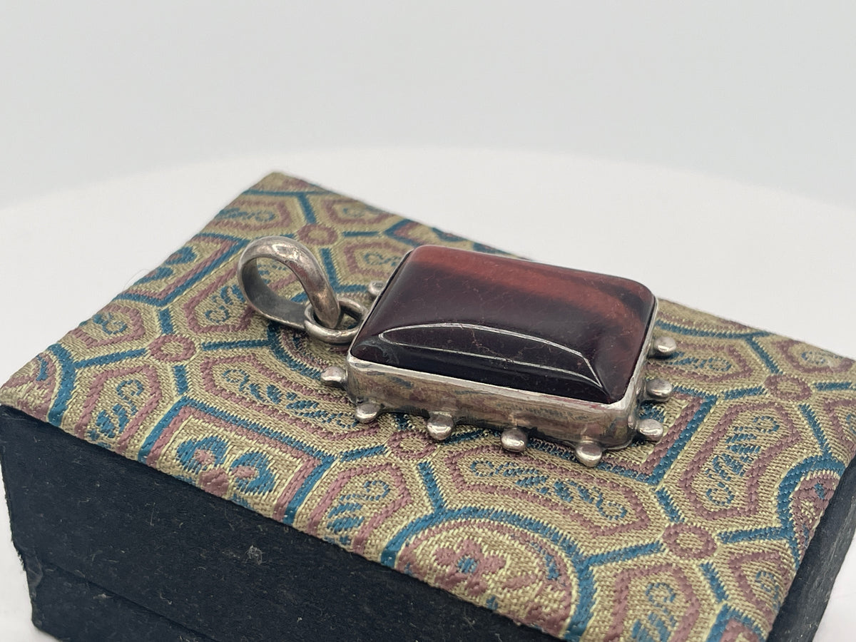 Boxed Sterling Silver Garnet Cabochon Pendant