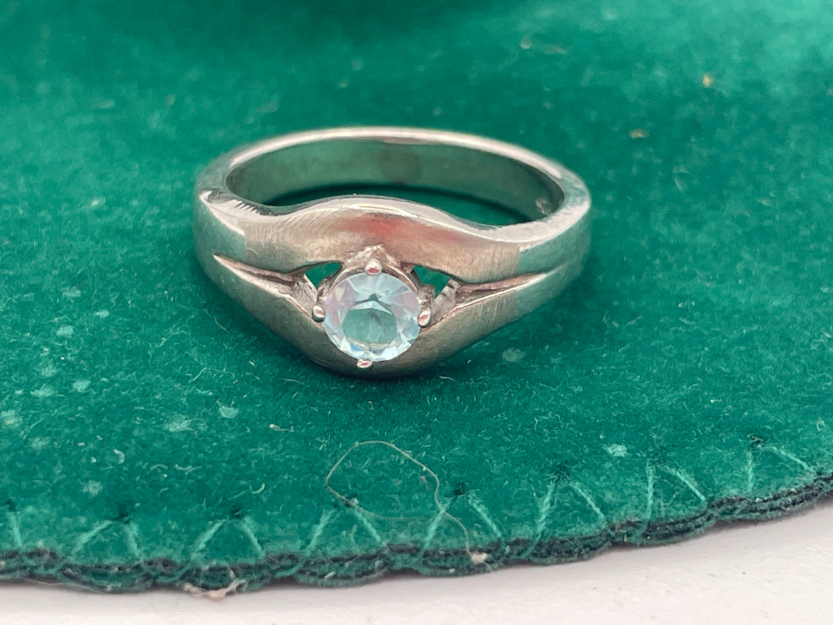 Vintage Sterling Silver Pale Blue Solitaire Ring – Size O