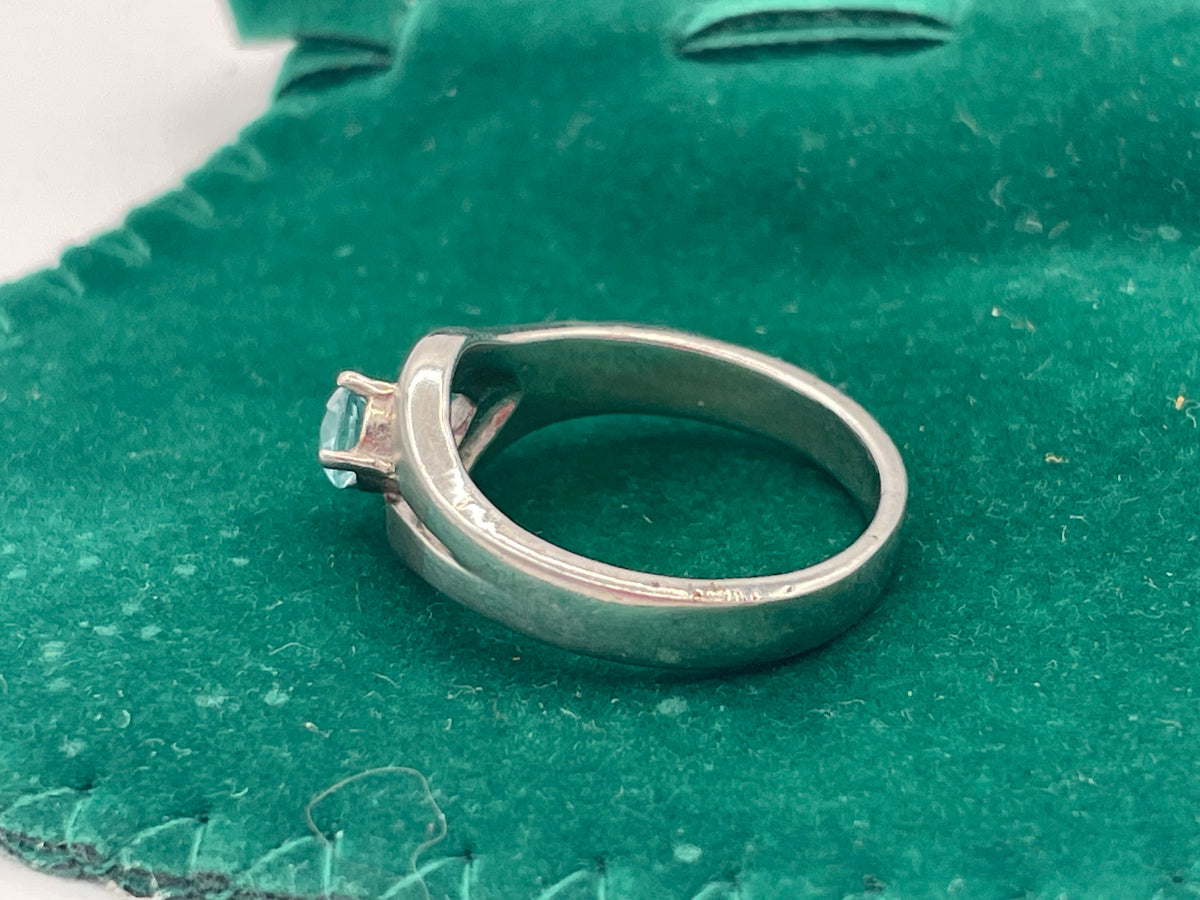 Vintage Sterling Silver Pale Blue Solitaire Ring – Size O