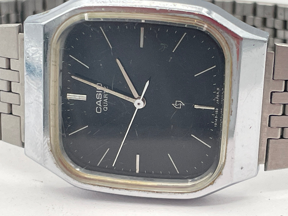 Vintage 1980s Casio MQ-300 Quartz Watch - 32mm Black Dial Stainless Steel Retro Watch