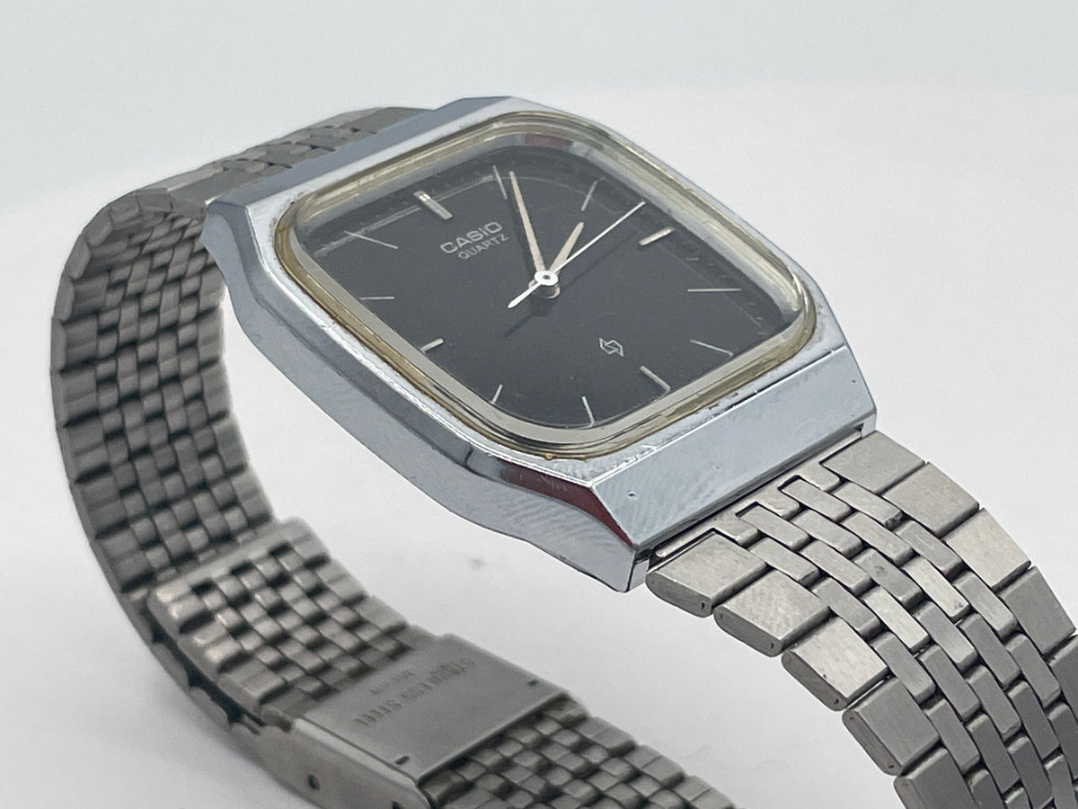 Vintage 1980s Casio MQ-300 Quartz Watch - 32mm Black Dial Stainless Steel Retro Watch