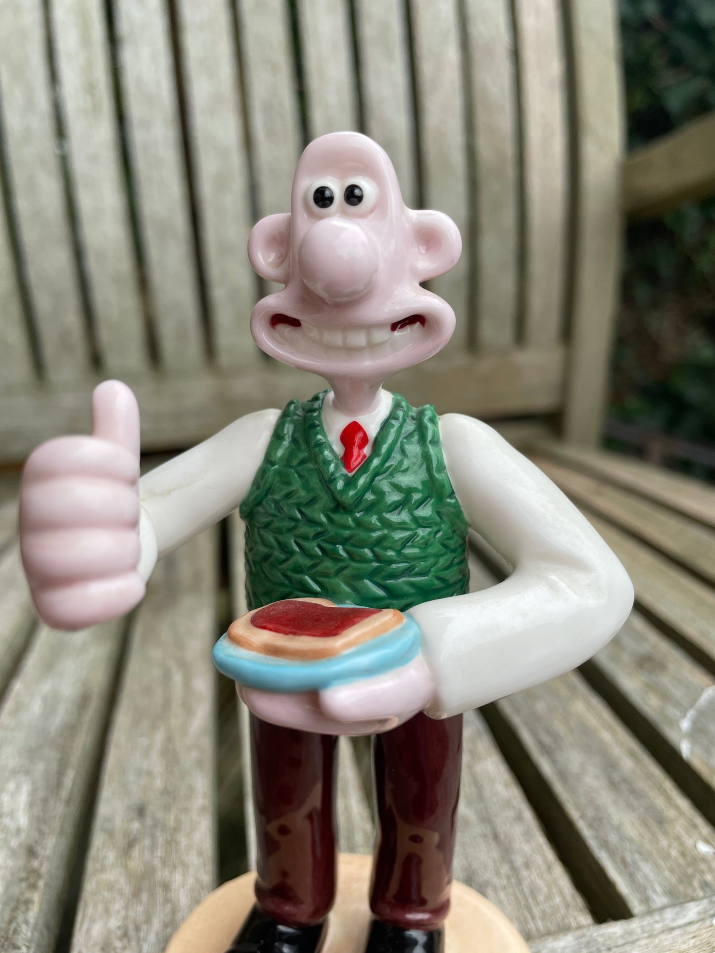 First Edition Wallace and Gromit Coalport hand painted porcelain Wallace figurine 14.5cm tall 2004