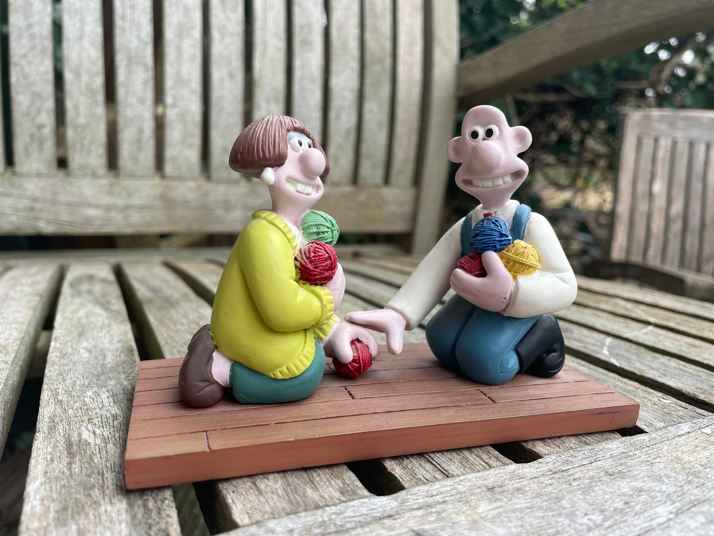 Wallace and Gromit - Wallace and Wendolene ceramic figurine 12.5cm wide