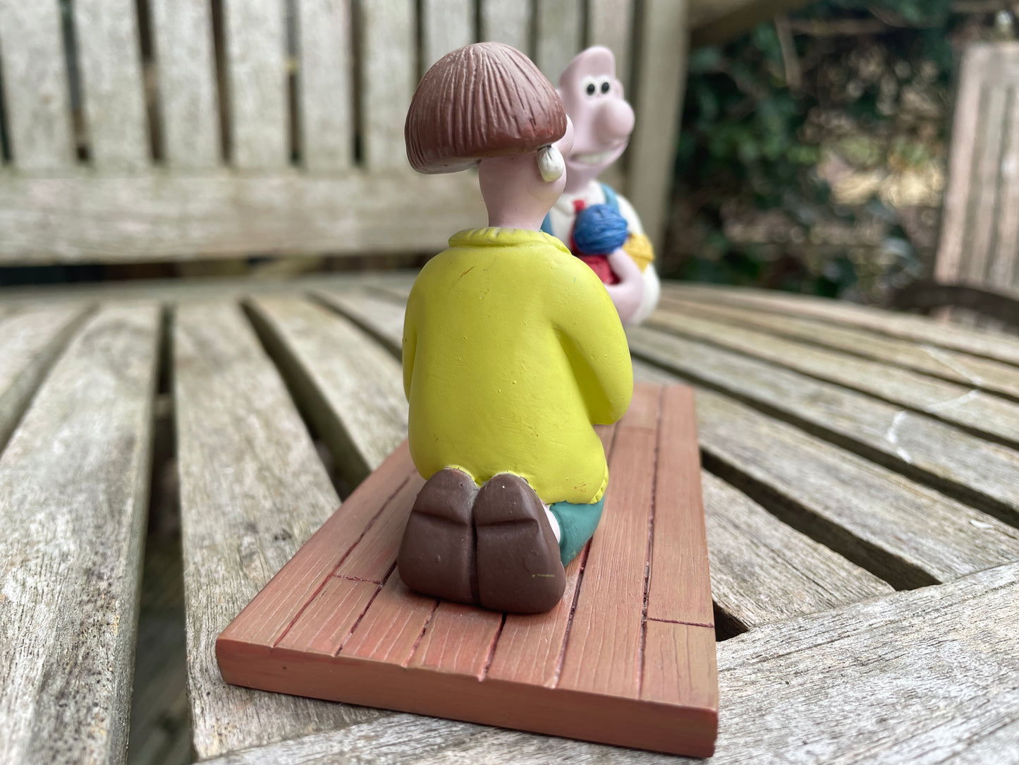 Wallace and Gromit - Wallace and Wendolene ceramic figurine 12.5cm wide