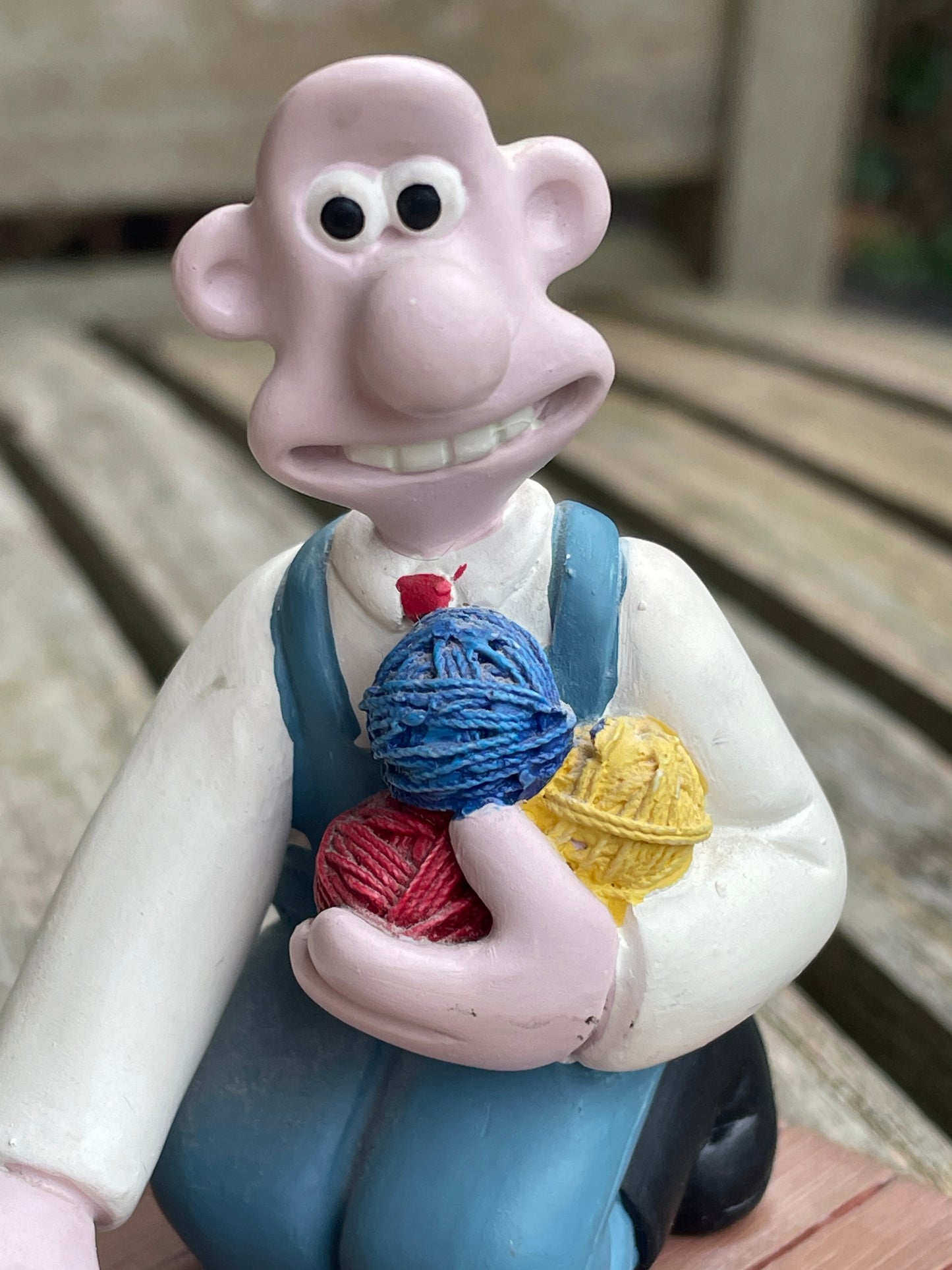 Wallace and Gromit - Wallace and Wendolene ceramic figurine 12.5cm wide