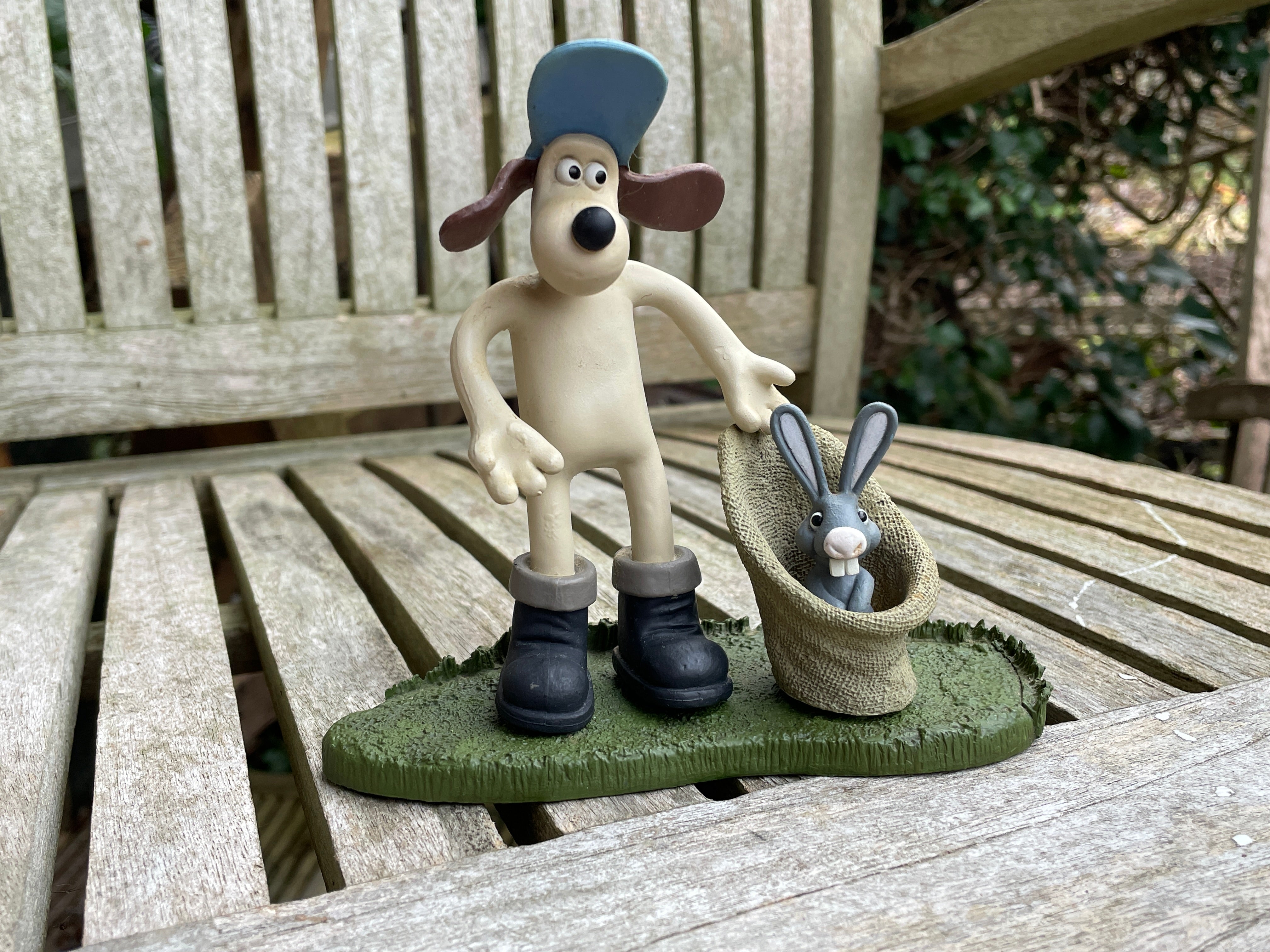 Gromit figurine with the Were Rabbit from Curse of the Were Rabbit 200 ...