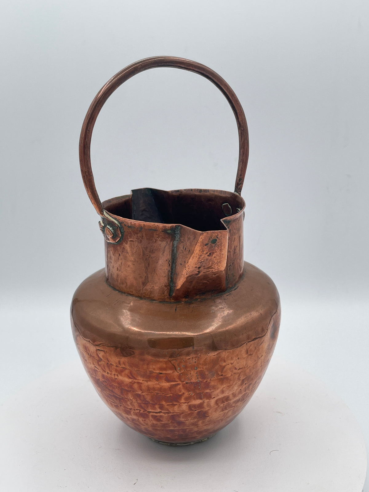 Antique Arts & Crafts Hand-Hammered Copper Double-Spouted Ewer / Jug – 21cm Planished Water Vessel