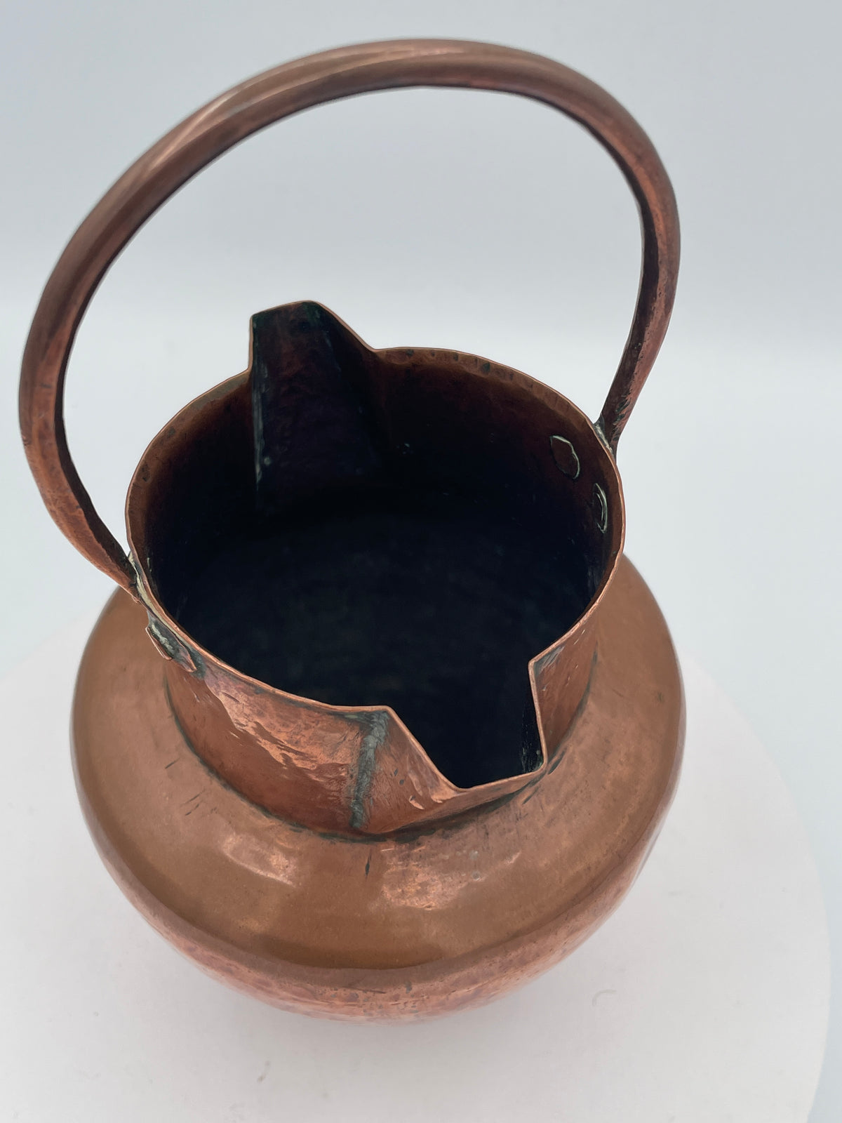 Antique Arts & Crafts Hand-Hammered Copper Double-Spouted Ewer / Jug – 21cm Planished Water Vessel