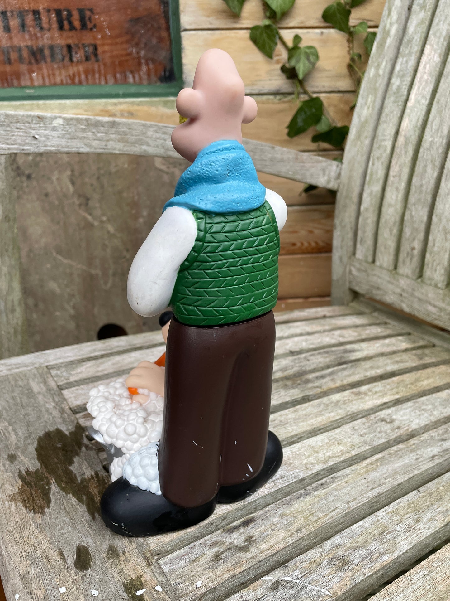 Wallace and Gromit bath time figurine with moveable arm 25cm tall