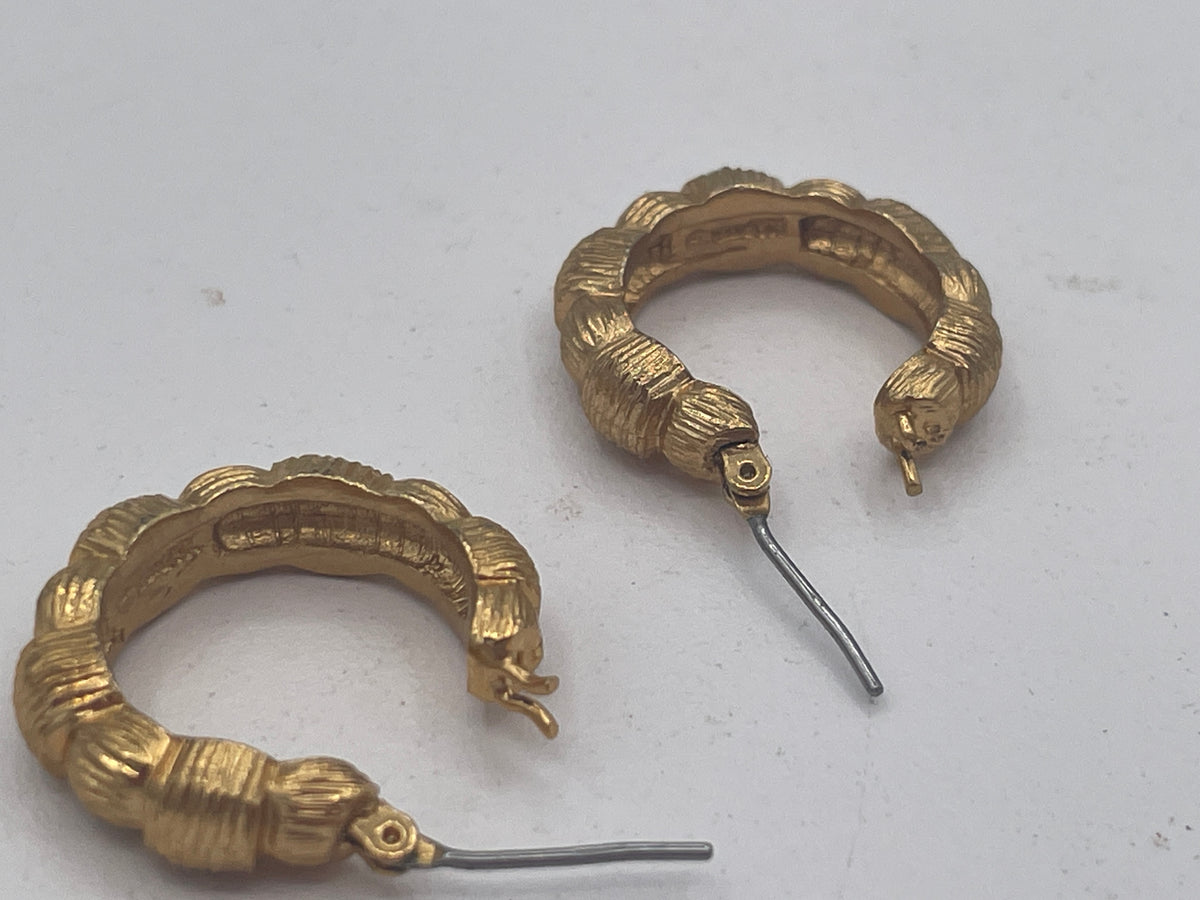 Vintage Napier Gold-Tone Chunky Ribbed Hoop Earrings, Corrugated Segmented Design, Pierced Fit (Approx. 20mm Diameter)