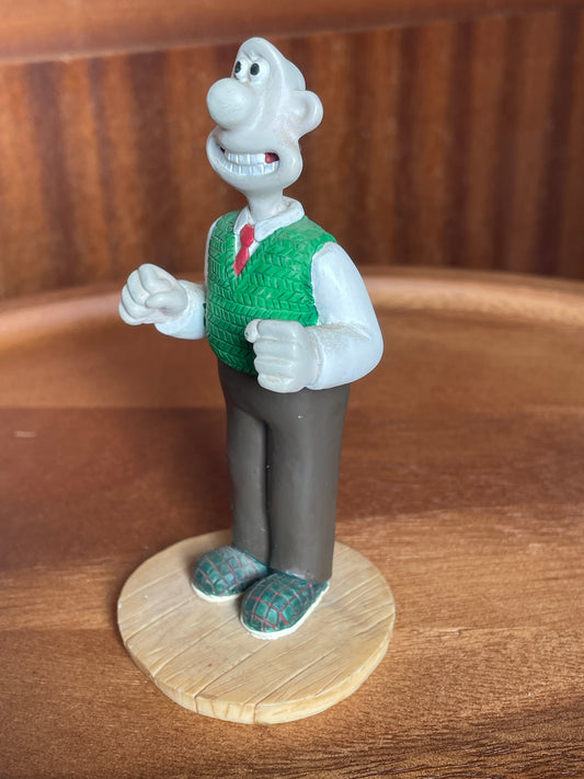 A 1989 Ceramic Collectable Figurine of Wallace from Wallace and Gromit 11cm Tall