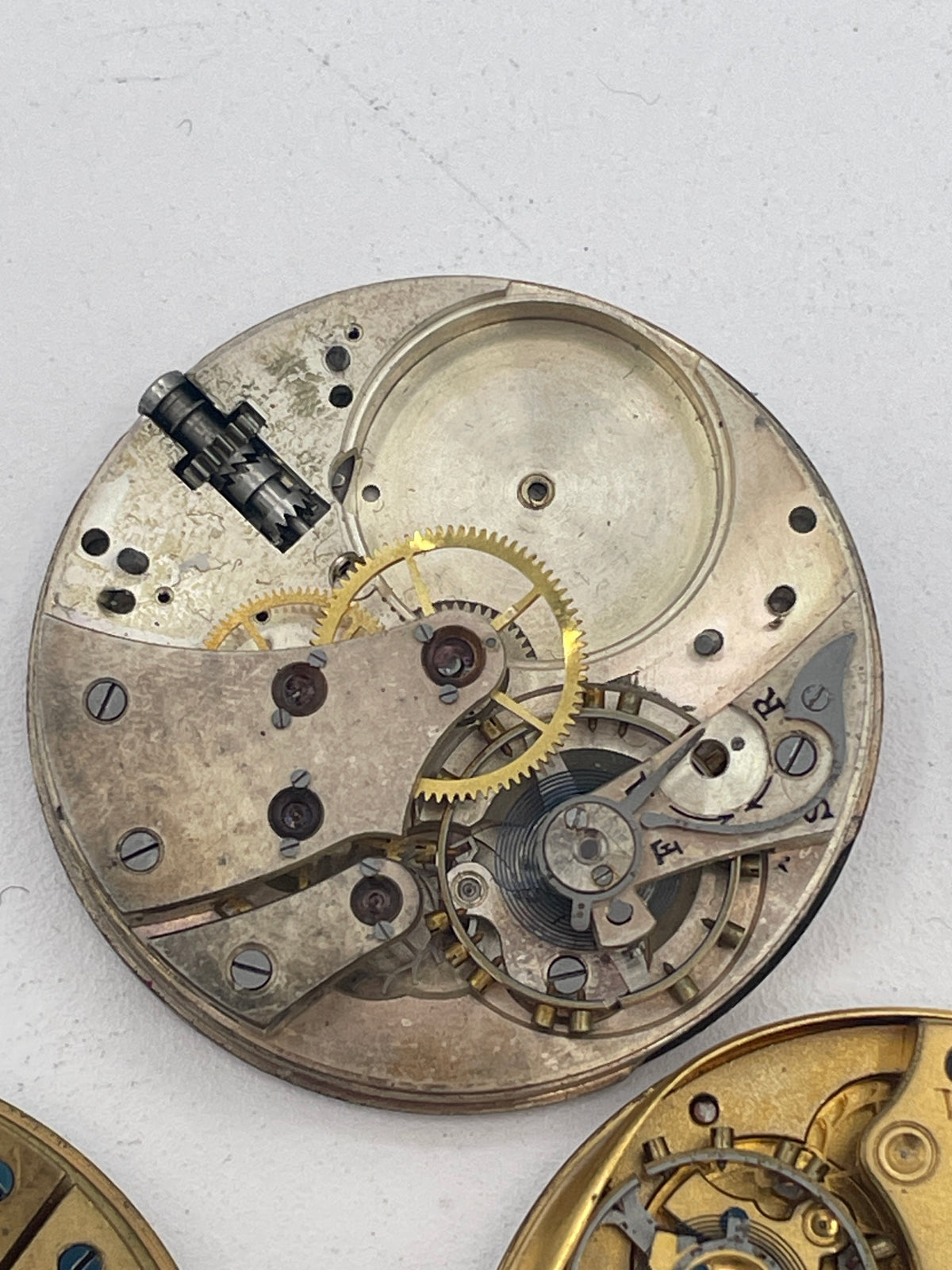 Vintage Mixed Lot of Pocket Watch Movements & Watch Heads: American Waltham Mass, Traveler & Henderson's Dundee Spare Parts