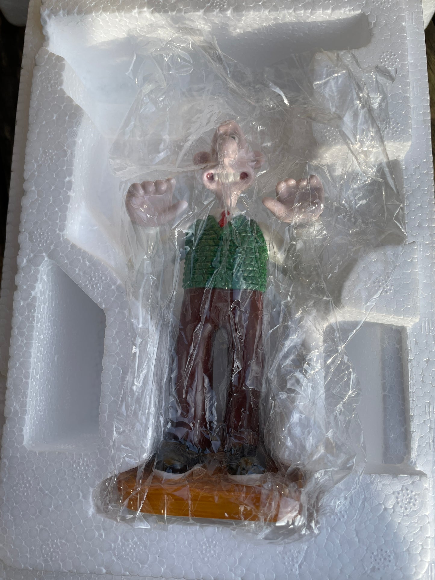 Wallace and Gromit - Wallace Coalport figurine boxed 14.5cm tall