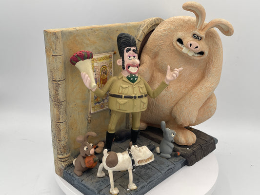 Wallace & Gromit The Curse of the Were-Rabbit Statue 3 | Victor Quartermaine, Philip & The Were-Rabbit Boxed Figure