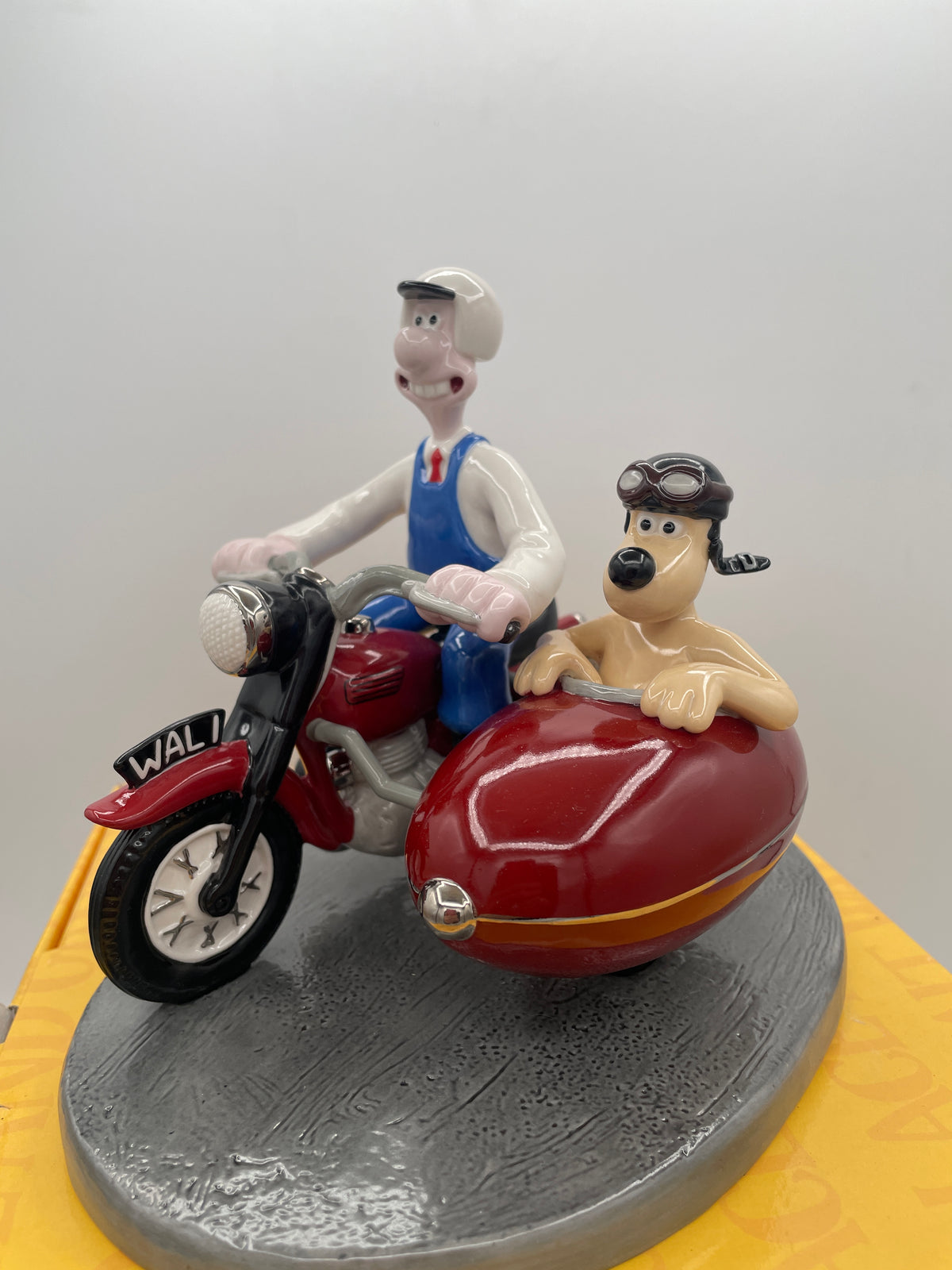 Coalport Wallace & Gromit "'Hold on Gromit'" Limited Edition Porcelain Figurine | Boxed Set