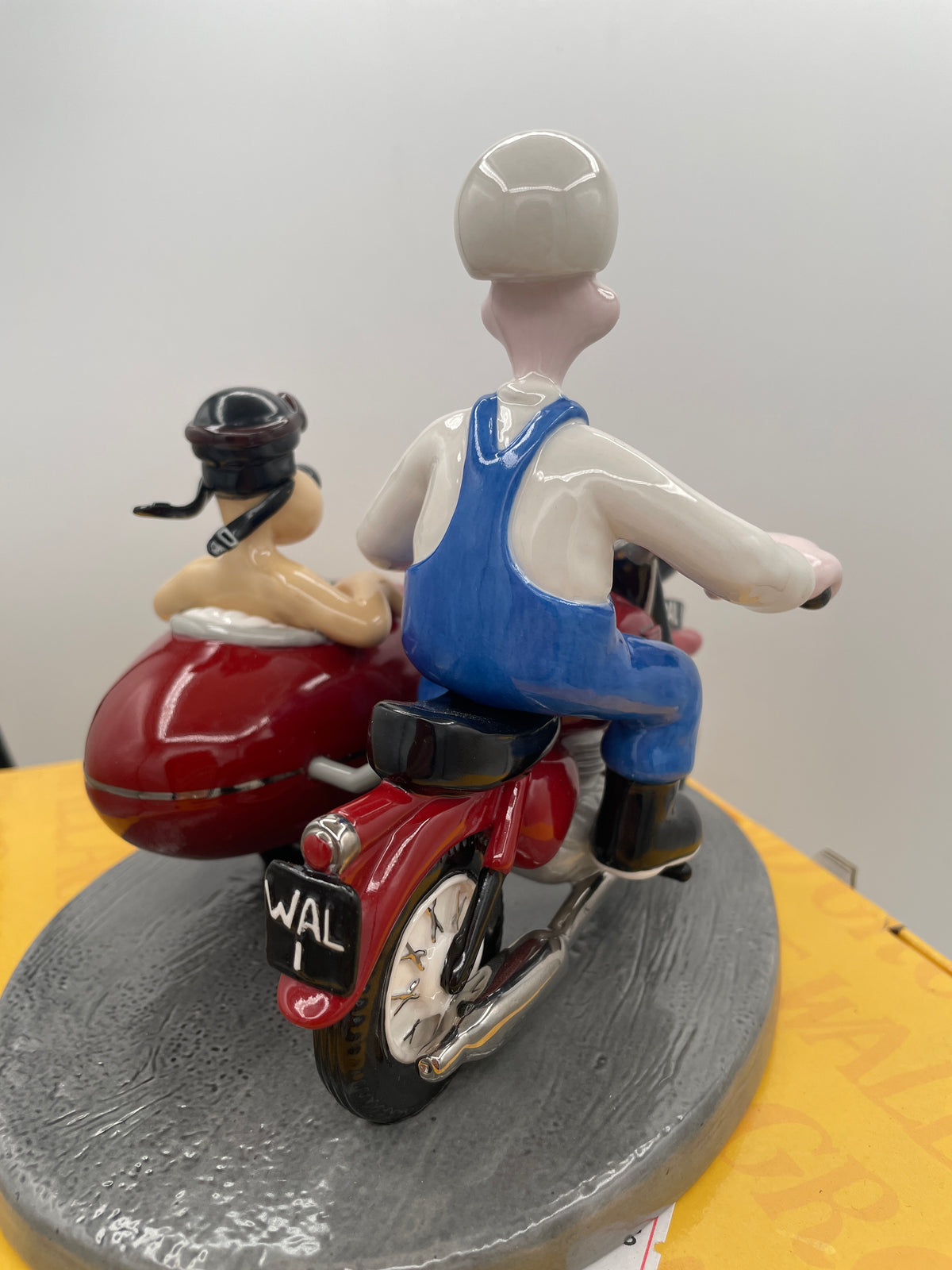 Coalport Wallace & Gromit "'Hold on Gromit'" Limited Edition Porcelain Figurine | Boxed Set