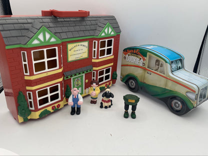 Wallace & Gromit West Wallaby Street Wash 'N' Go Playhouse, Van Biscuit Tin & Figurine Set