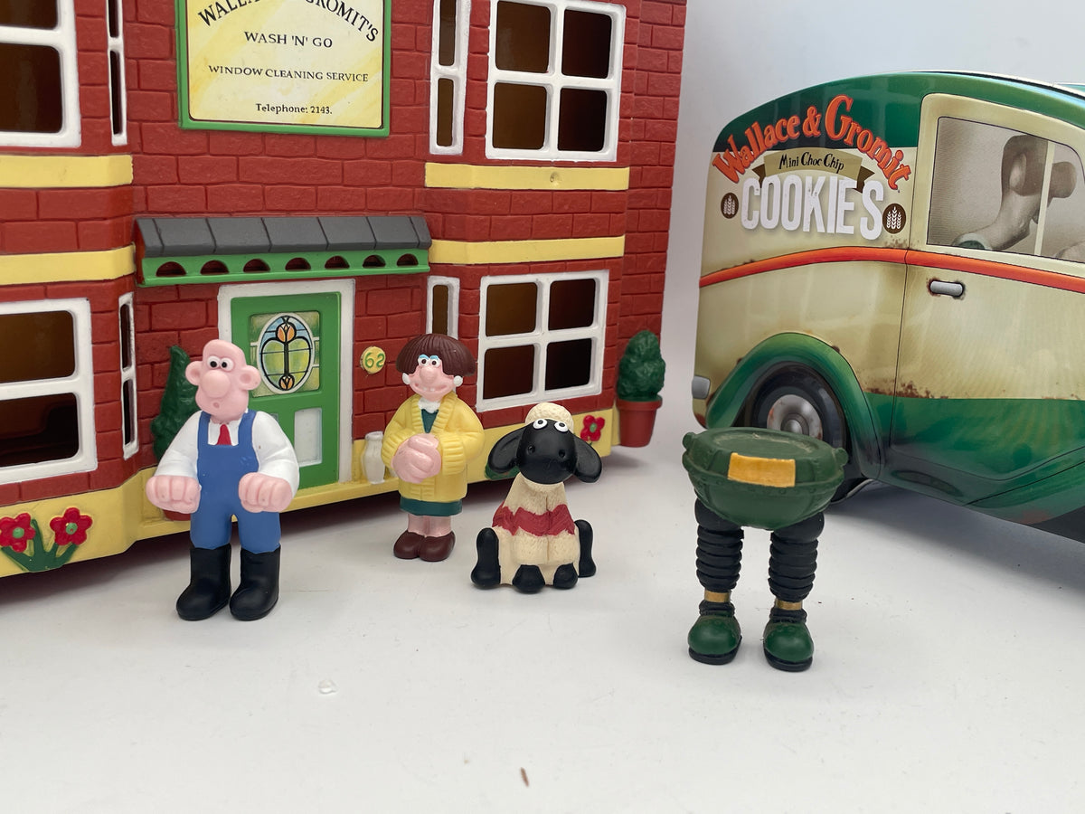 Wallace & Gromit West Wallaby Street Wash 'N' Go Playhouse, Van Biscuit Tin & Figurine Set